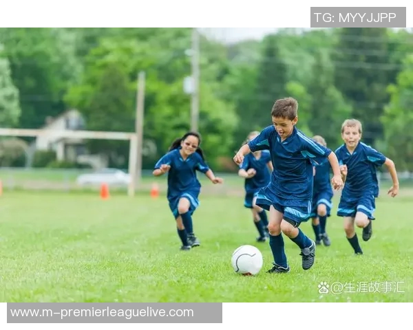 足球江津：激情四溢的绿茵场上演绎梦想与荣耀的青春篇章